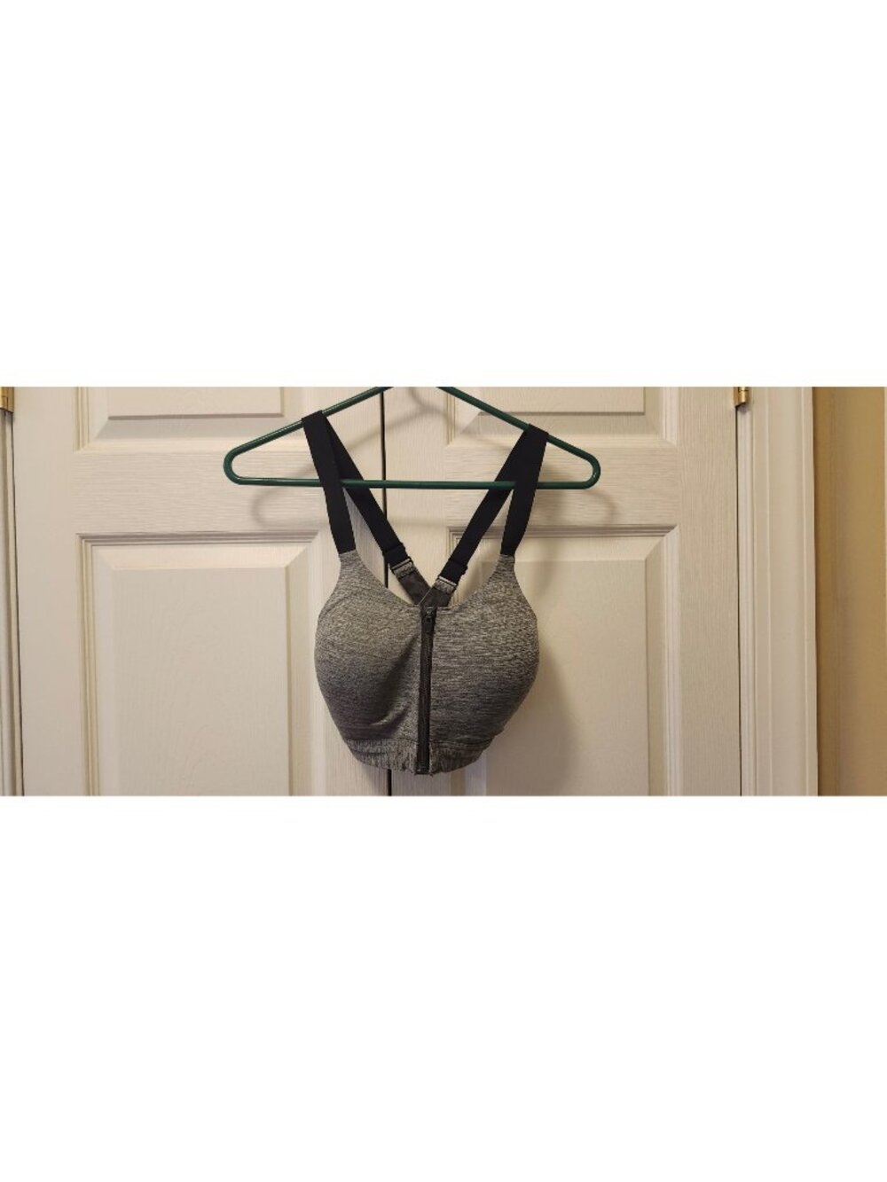 Under Armour Gray Black Wireless Front Zip Lightly Padded Sports Bra Size 34DD